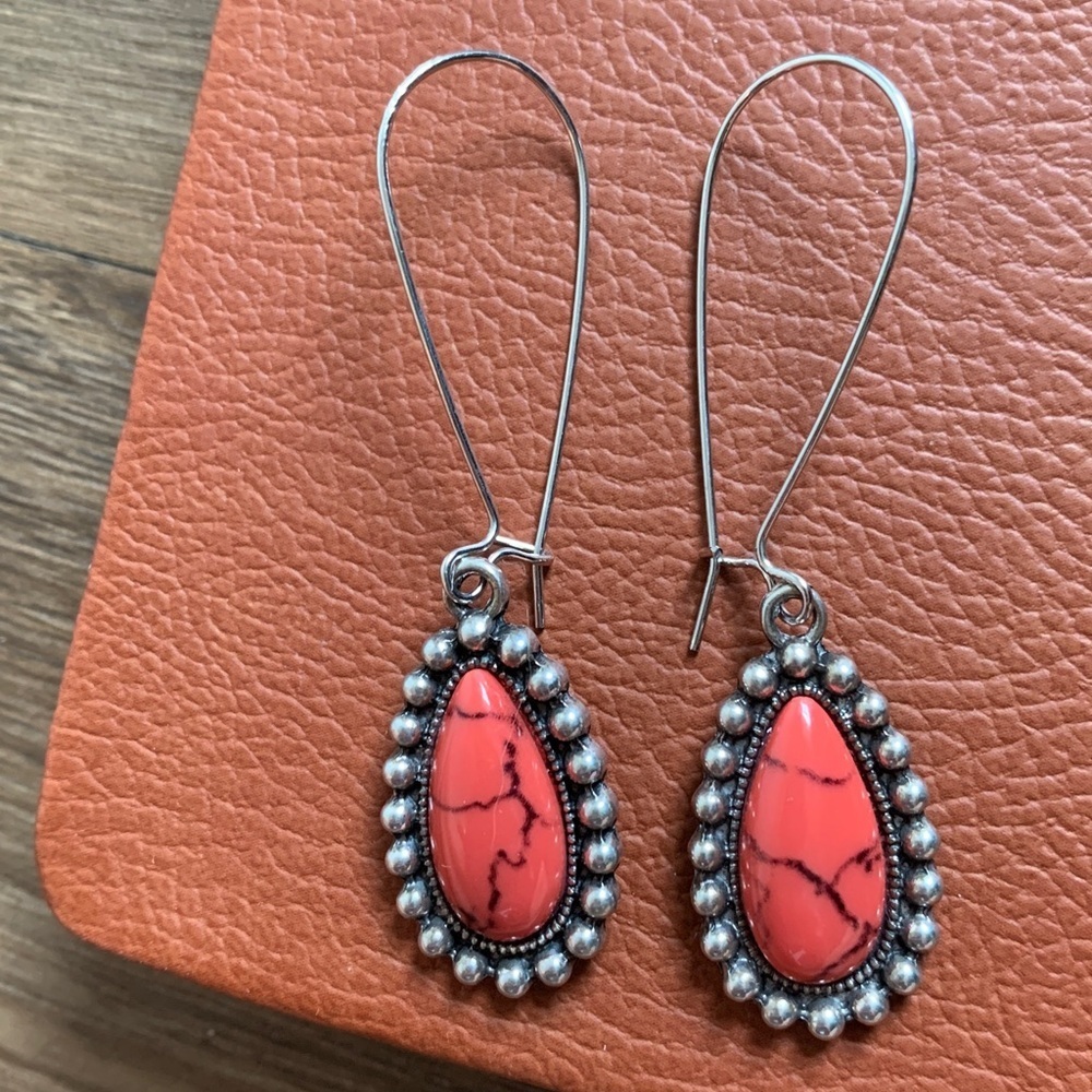 Red black and silver Teardrop Earrings Nwot Vintage design